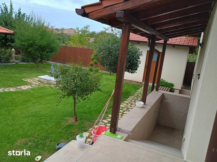 Casă cu 4 camere cu Teren 1036 Mp în Central