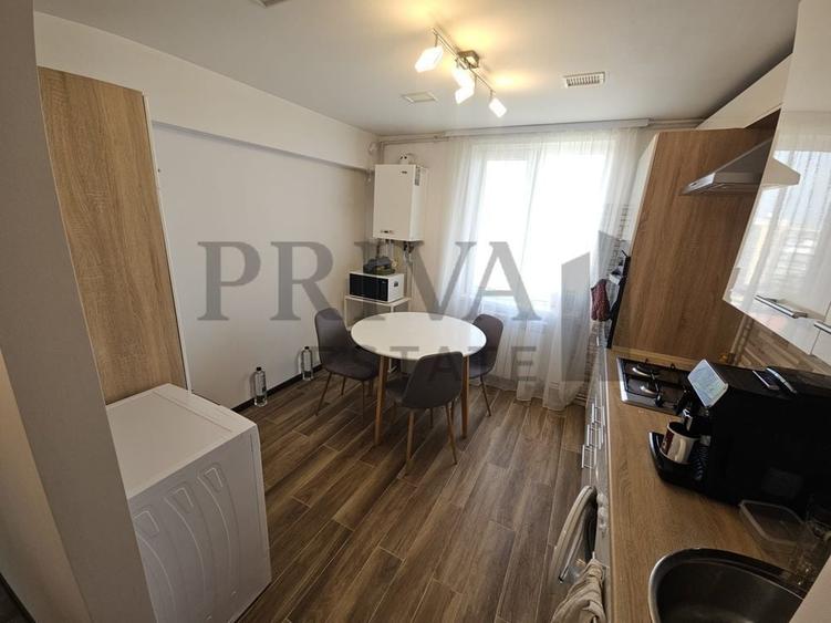 Apartament cu 3 camere semidecomandat, mobilat în Ultracentral
