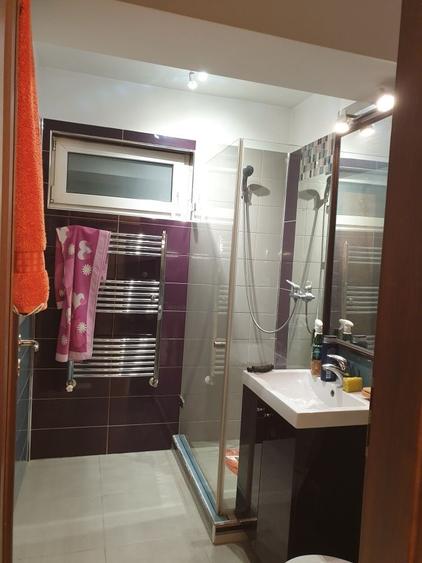 Apartament cu 4 camere semidecomandat în Central