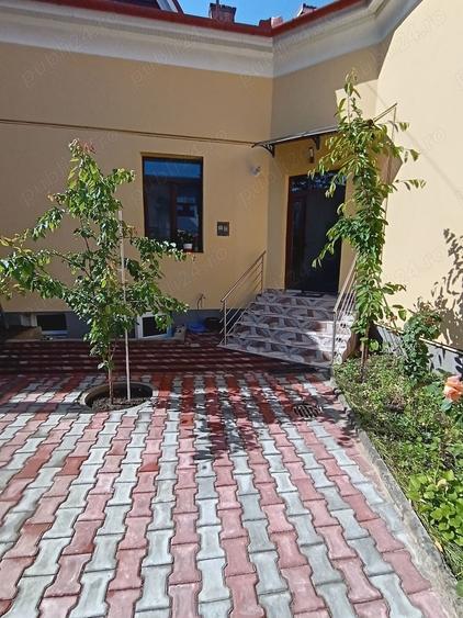 Casă cu 4 camere în Central