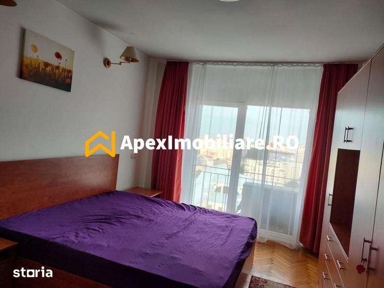 Apartament cu 3 camere semidecomandat în Centrul Civic