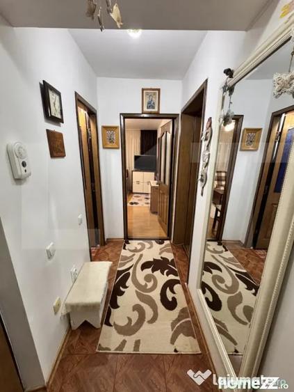 Apartament cu 3 camere semidecomandat în Central