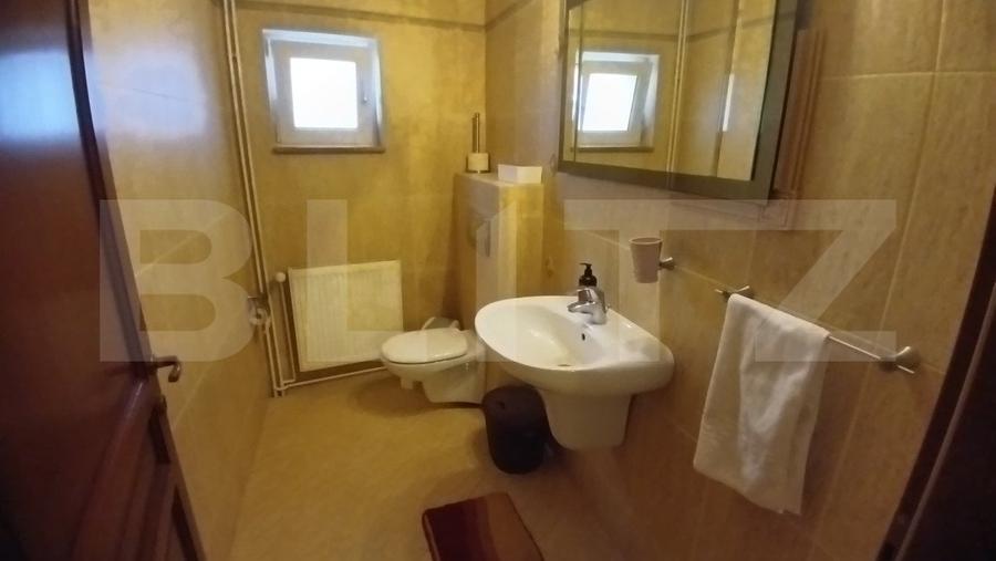 Casă individuală cu 7 camere cu Canalizare în Cetate