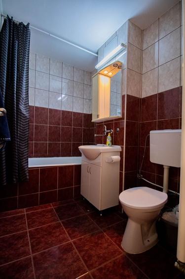 Apartament cu 3 camere decomandat în Zorilor