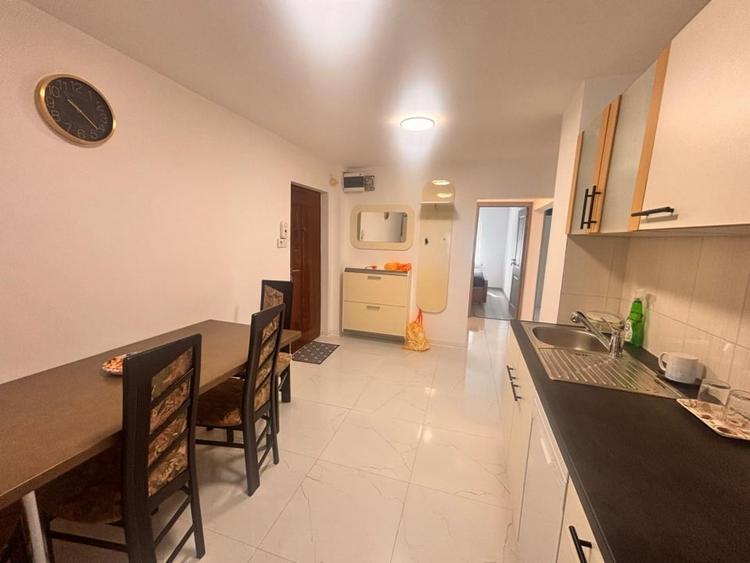 Apartament cu 3 camere decomandat, mobilat în Central