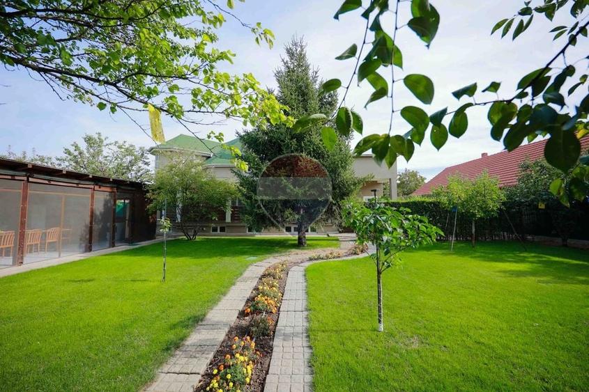 Casă individuală cu 6 camere cu Teren 795 Mp în Sântandrei