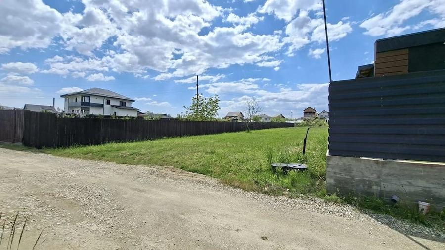 Teren de 1246 mp, în Bradu