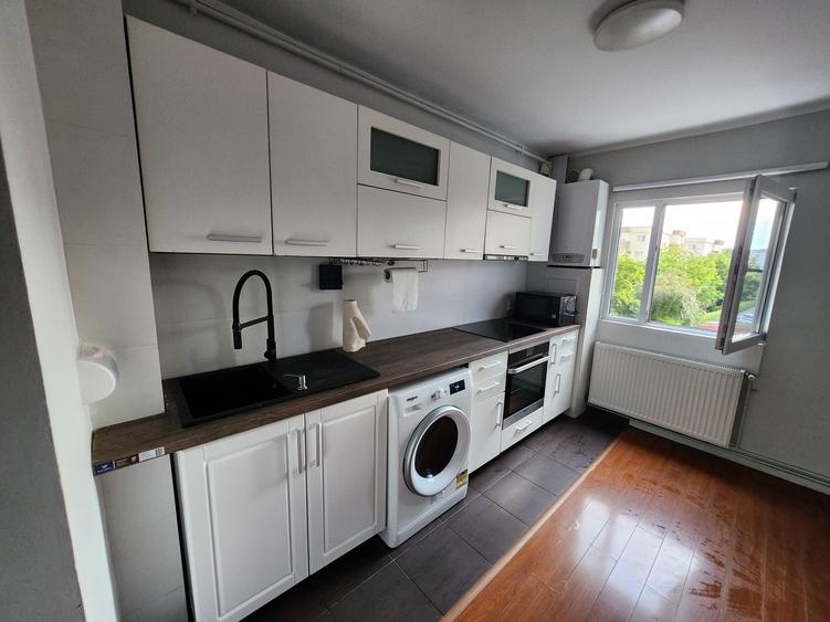 Apartament cu 3 camere decomandat în Mărăști