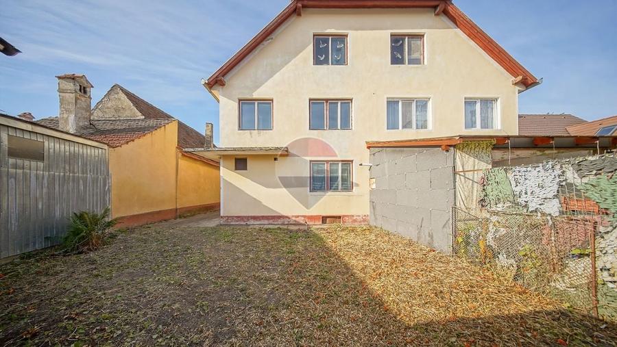Duplex cu 4 camere cu Teren 1171 Mp în Sânpetru