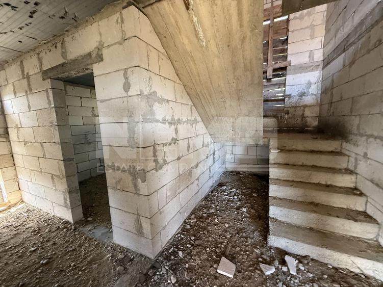 Casă individuală cu 4 camere cu Canalizare în Berchișești