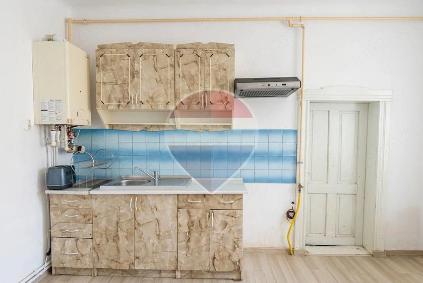 Casă cu Teren 1330 Mp în Central