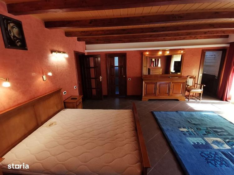 Casă cu 4 camere în Bucium