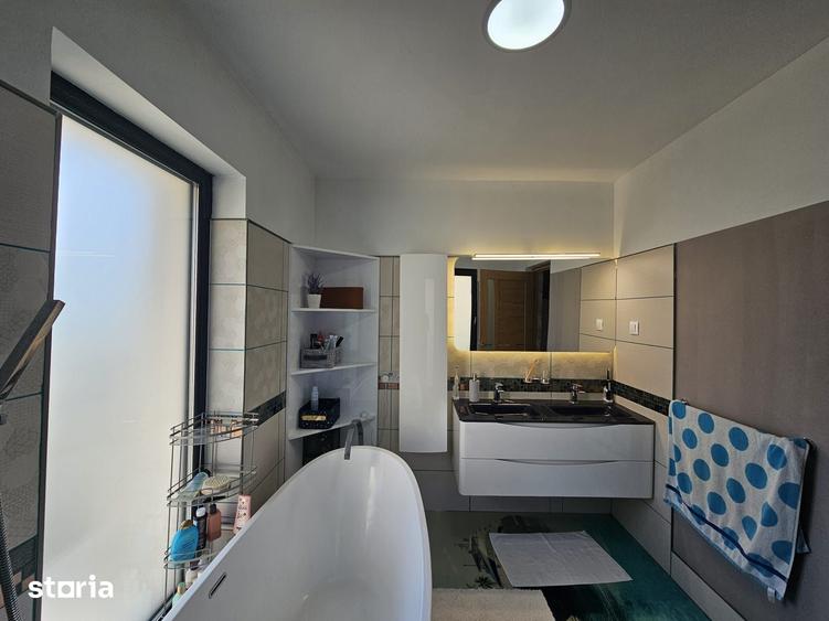 Casă cu 3 camere cu Teren 1078 Mp în Șoimuș