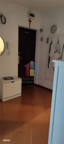 Apartament cu 3 camere, mobilat în Școlilor
