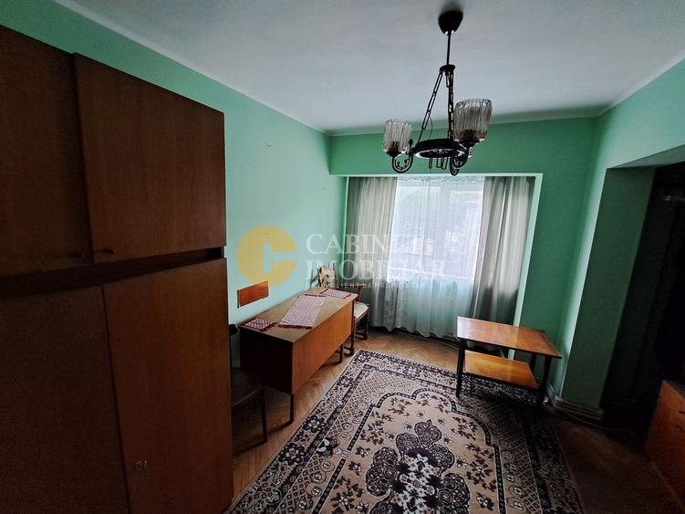 Apartament cu 4 camere semidecomandat, mobilat în Bd. Independenței