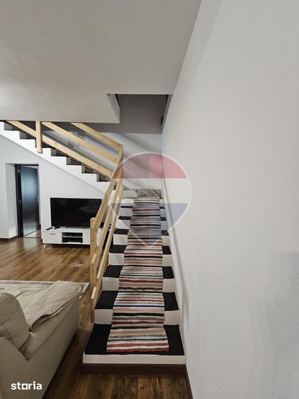 Casă cu 9 camere decomandat cu Teren 750 Mp în Rona de Jos