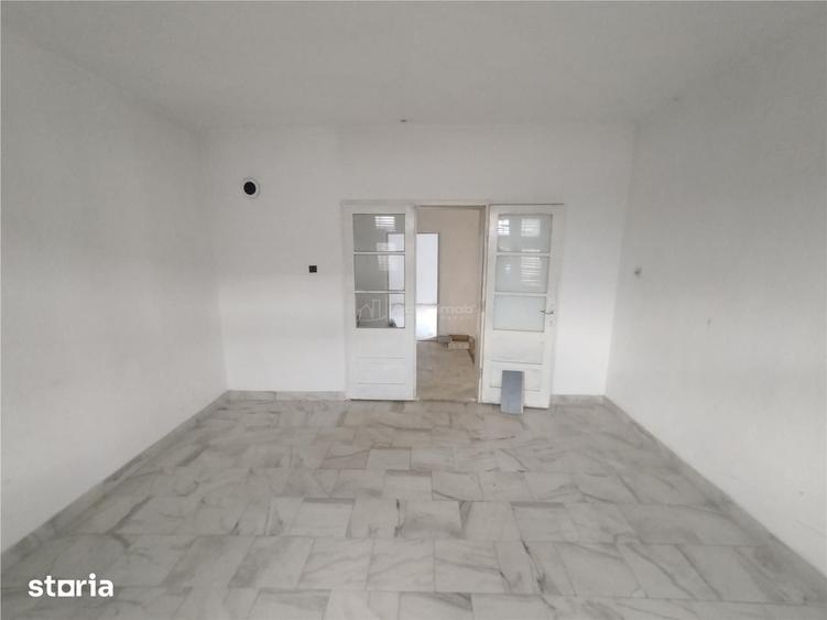 Casă cu 7 camere cu Teren 540 Mp în Berliște