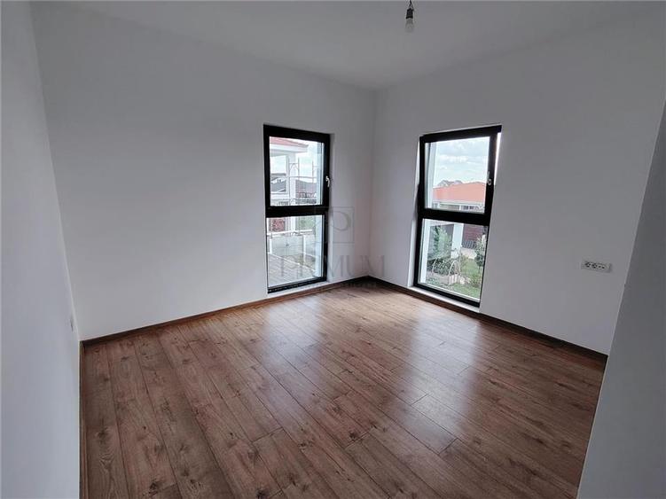 Duplex cu 5 camere cu Canalizare în Moșnița Nouă