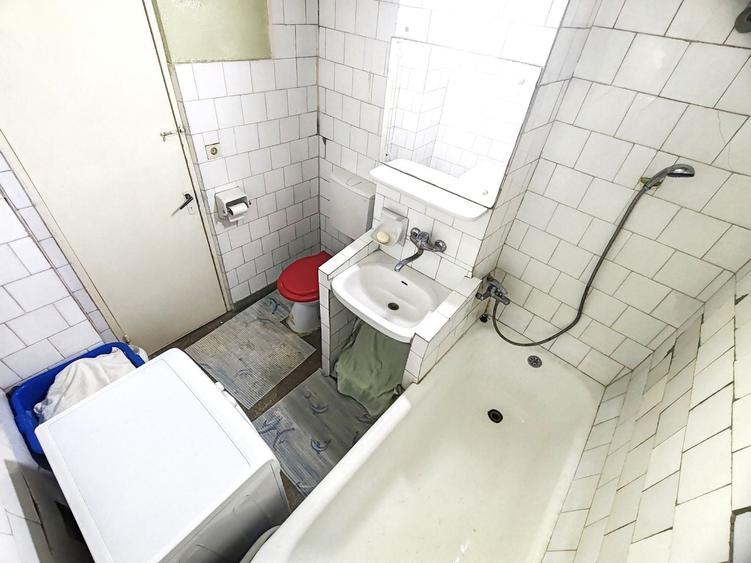 Apartament cu 3 camere decomandat, mobilat în Central