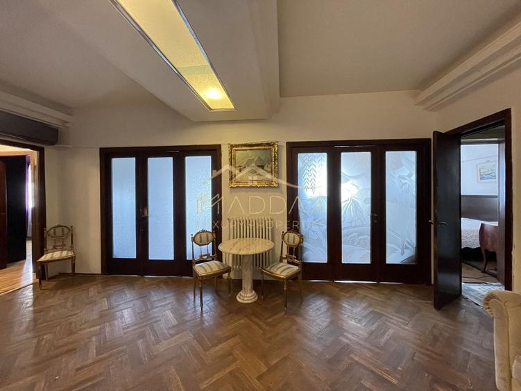Apartament cu 5 camere semidecomandat, mobilat în Centrul Istoric