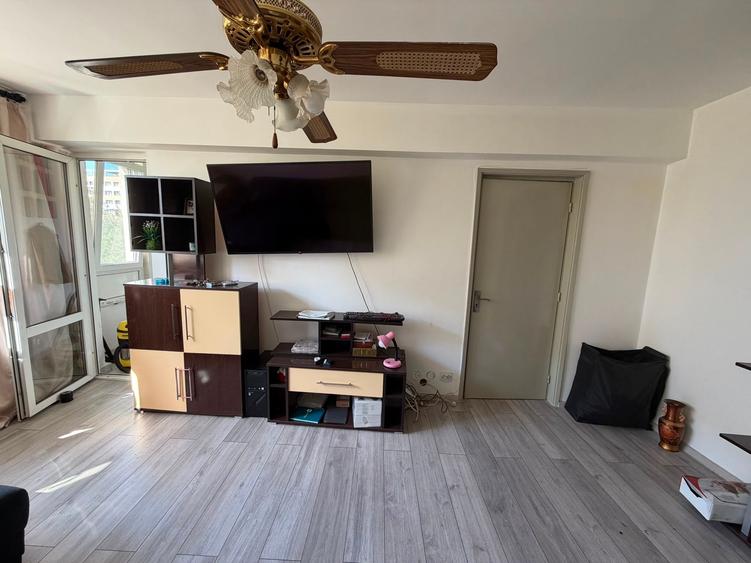 Apartament cu 2 camere semidecomandat în Baba Novac