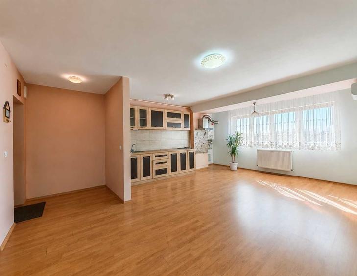 Apartament cu 3 camere semidecomandat în Central