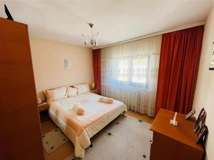 Casă individuală cu 8 camere cu Canalizare în Agigea