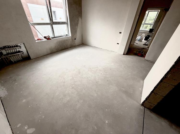 Duplex cu 5 camere cu Canalizare în Sud