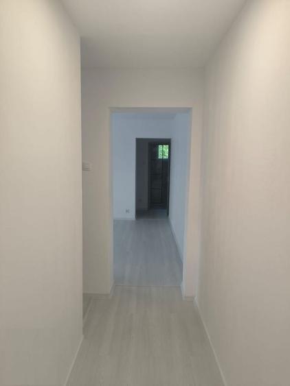 Apartament cu 3 camere semidecomandat în Alexandru Obregia