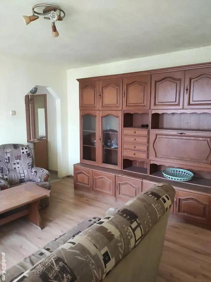Apartament cu 4 camere semidecomandat în Central