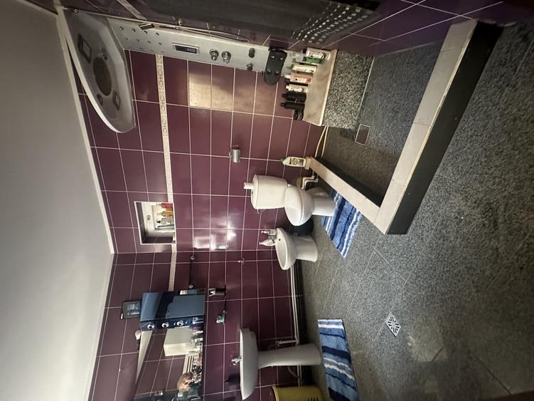 Casă cu 5 camere cu Teren 2800 Mp în Central