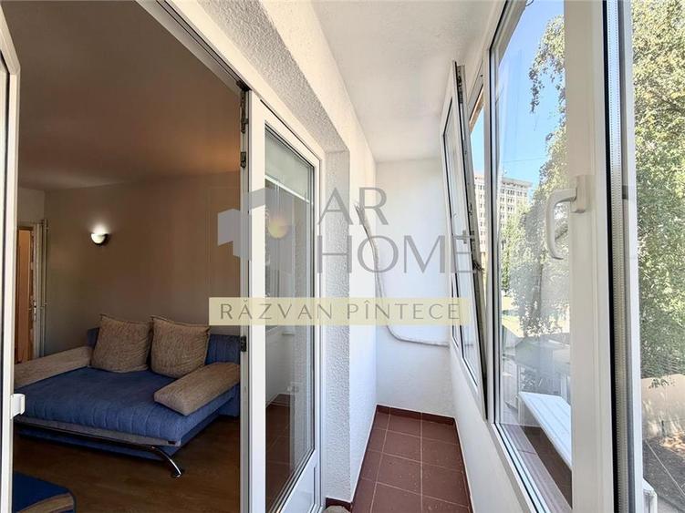 Apartament cu 3 camere decomandat, mobilat în Ultracentral