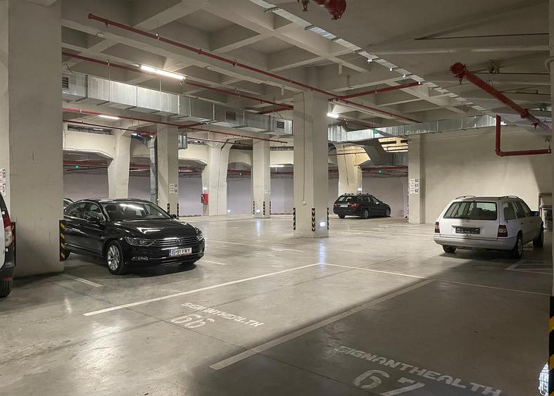 Birou, de 4,000 mp, în Centru Civic