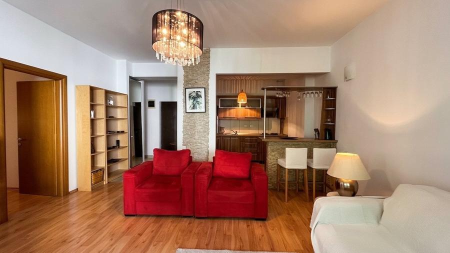 Apartament cu 2 camere semidecomandat, mobilat în Pajura