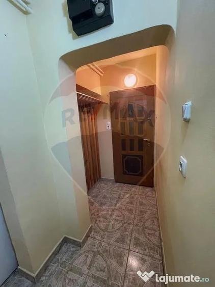 Garsonieră decomandată în UTA