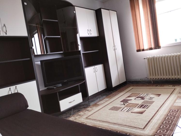 inchiriez apartament 2 camere ,decomandat, amenajat, etajul 2 - 2