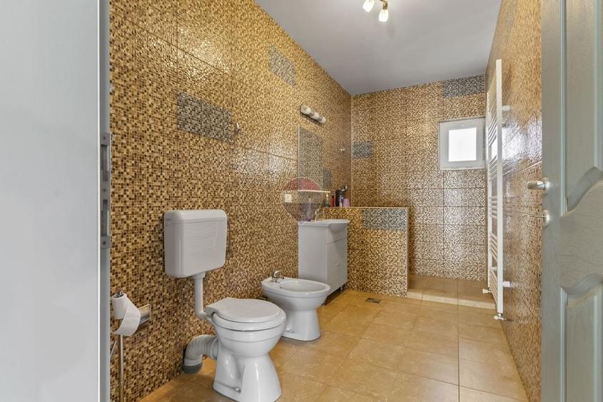 Casă individuală cu 7 camere cu Teren 1363 Mp în Sânnicolau Mic