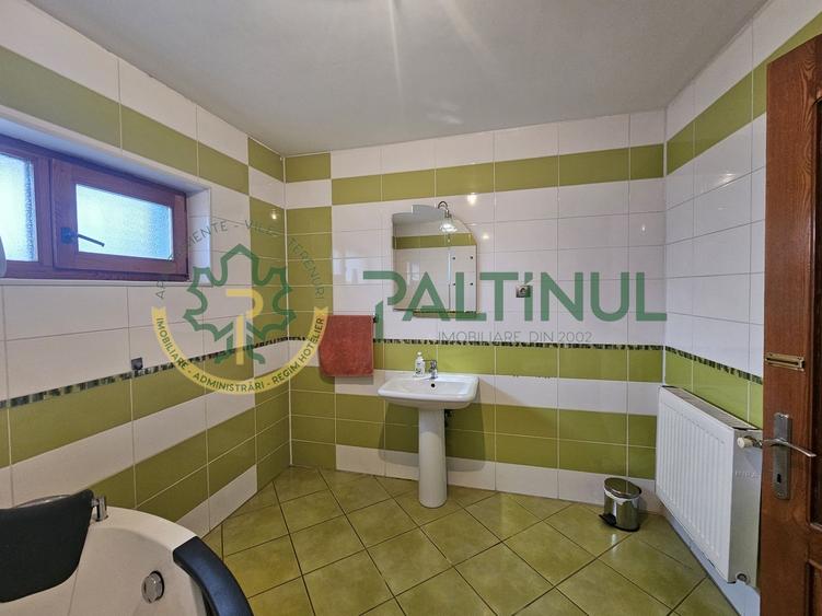 Casă individuală cu 9 camere cu Canalizare în Șelimbăr