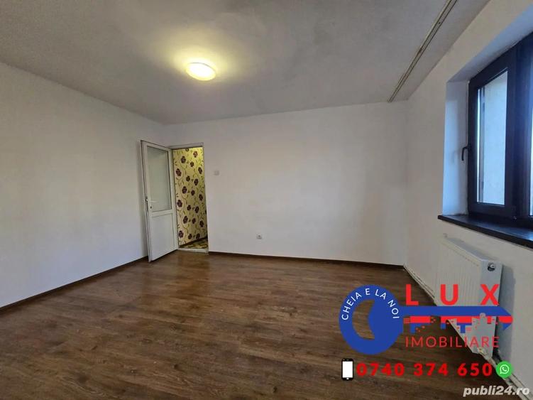 Apartament cu 3 camere semidecomandat în Neptun