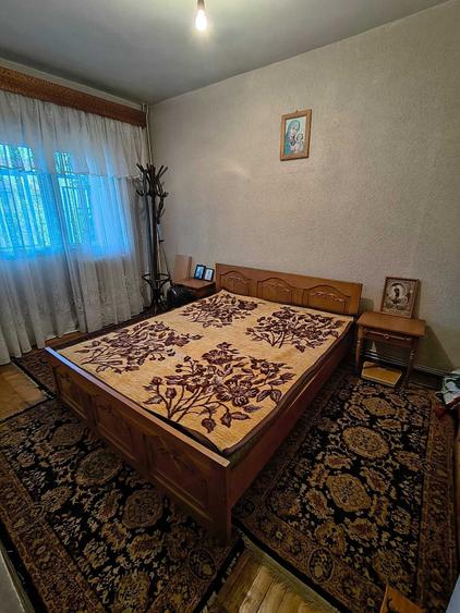 Apartament cu 3 camere decomandat în Pod