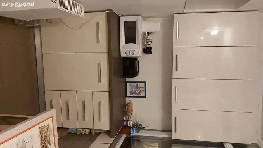 Apartament cu 4 camere decomandat în Central