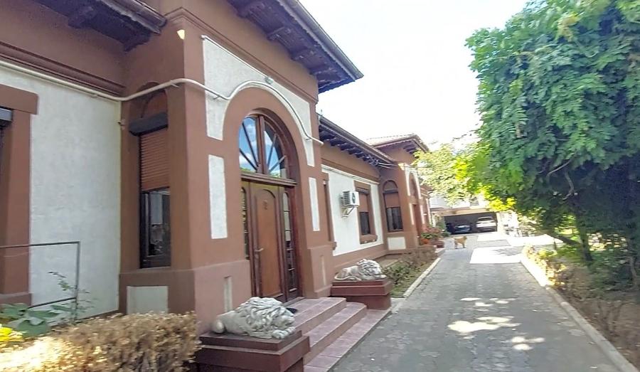 Casă cu 4 camere cu Canalizare în Central