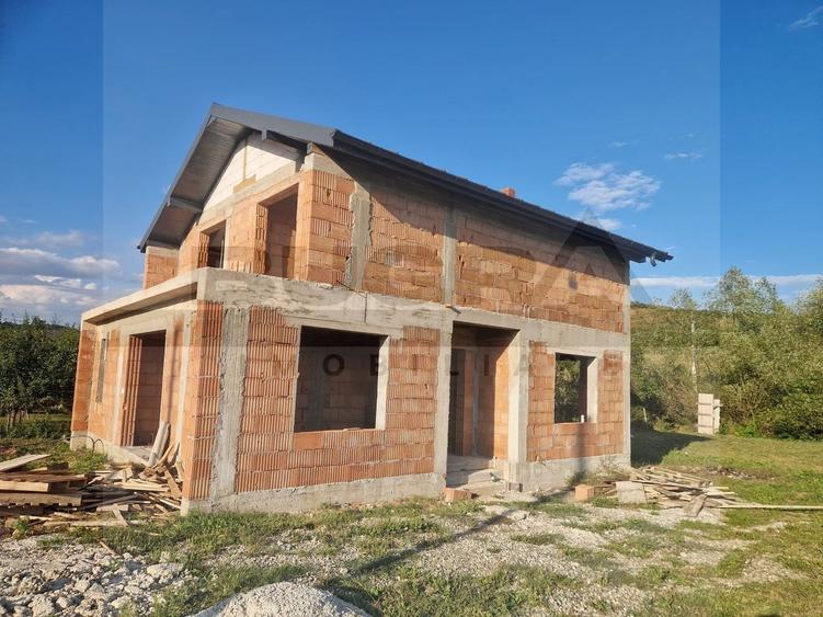 Casă individuală cu 4 camere cu Canalizare în Corpadea