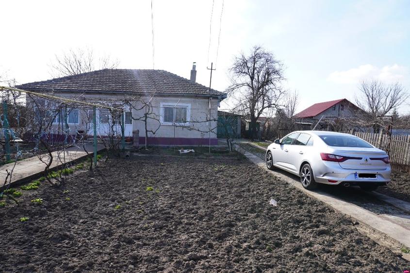 Casă individuală cu 3 camere cu Canalizare în Nord