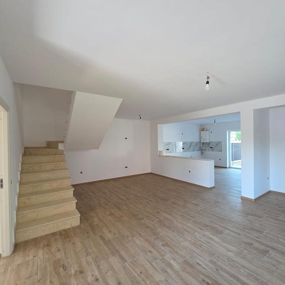 Casă cu 4 camere în Amara
