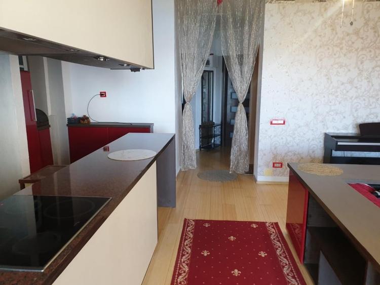 Apartament cu 3 camere decomandat în Zorilor