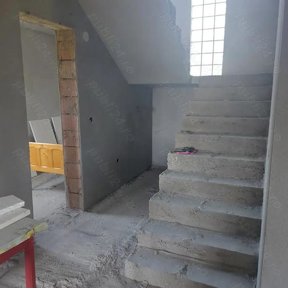 Casă cu 6 camere în Unirea