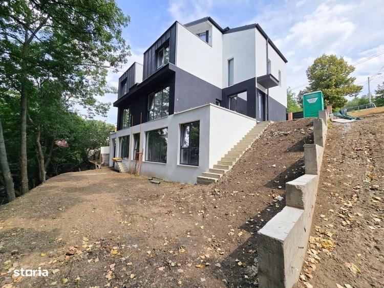 Casă cu 4 camere în Ciupercenii Noi