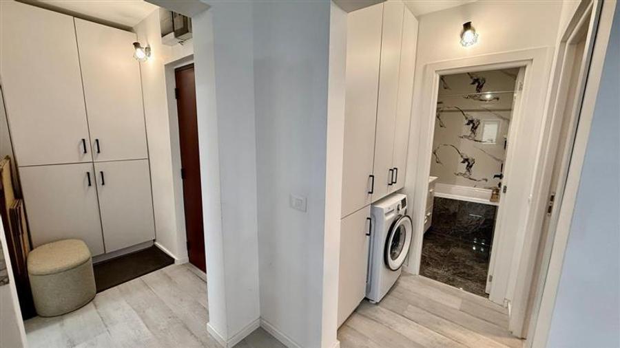 Apartament cu 3 camere decomandat, mobilat în Mircea cel Bătrân
