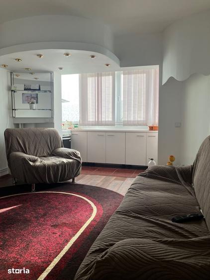 Apartament cu 3 camere decomandat în Tei